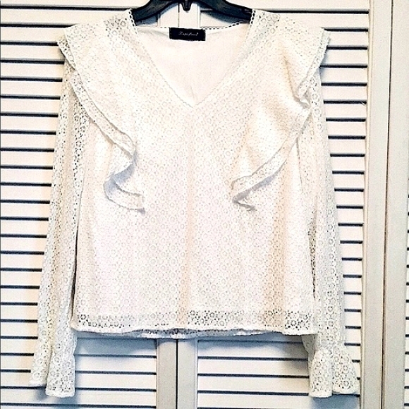 NWOT Simple Flavor White Ruffle Lace Poet Blouse M - Picture 1 of 15